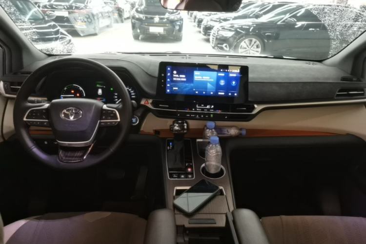 Used Toyota Granvia 2023 2.5L Hybrid Prestige PLUS Edition Center Console