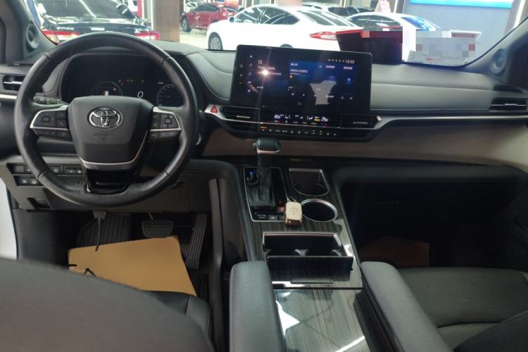 Used Toyota Granvia 2023 2.5L Hybrid Flagship VIP Edition Center Console