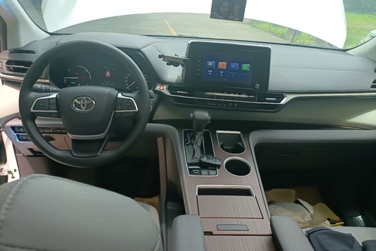 Used Toyota Granvia 2023 2.5L Hybrid Comfort Edition Center Console