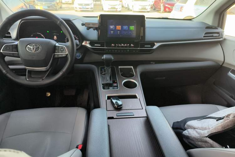 Used Toyota Granvia 2023 2.5L Hybrid Comfort Edition Center Console