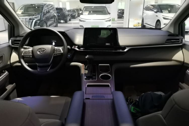 Used Toyota Granvia 2023 2.5L Hybrid Luxury Edition Center Console