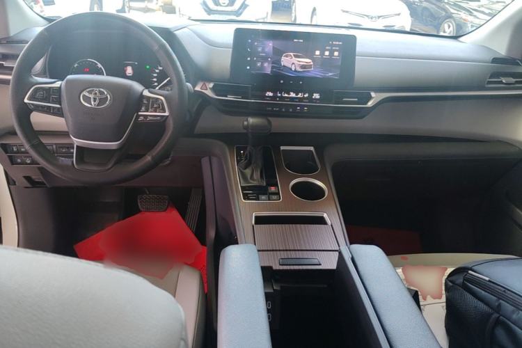 Used Toyota Granvia 2023 2.5L Hybrid Luxury Edition Center Console