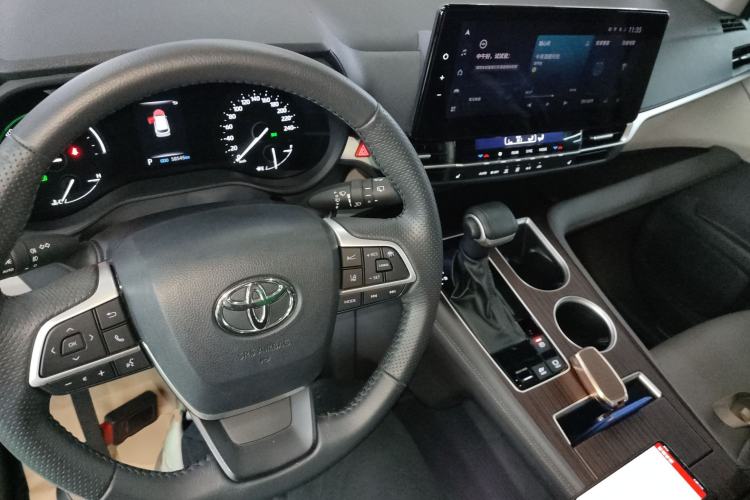 Used Toyota Granvia 2023 2.5L Hybrid Prestige PLUS Edition Center Console