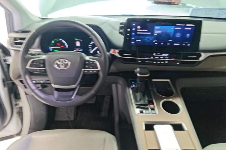 Used Toyota Granvia 2023 2.5L Hybrid Prestige PLUS Edition Center Console