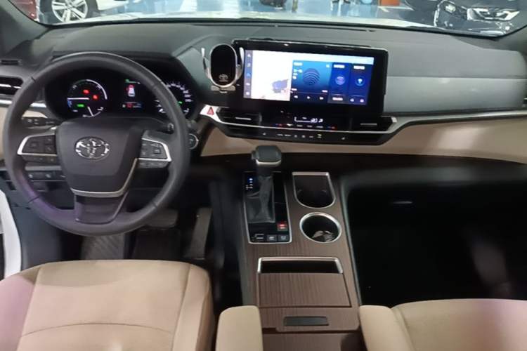 Used Toyota Granvia 2023 2.5L Hybrid Prestige PLUS Edition Center Console