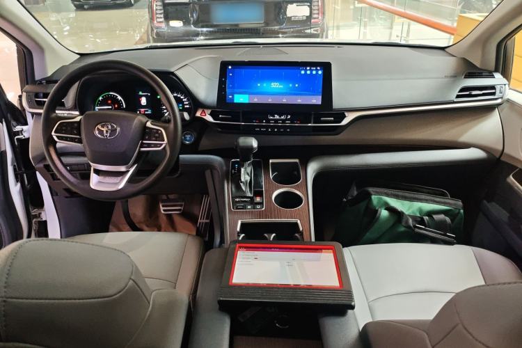 Used Toyota Granvia 2023 2.5L Hybrid Luxury Edition Center Console