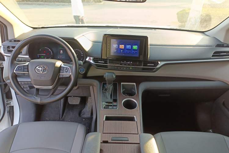 Used Toyota Granvia 2023 2.5L Hybrid Comfort Edition Center Console