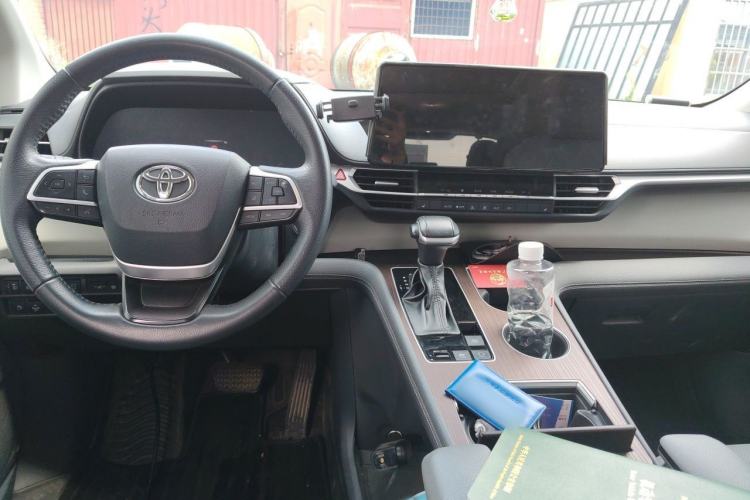 Used Toyota Granvia 2023 2.5L Hybrid Prestige PLUS Edition Center Console