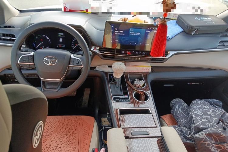 Used Toyota Granvia 2023 2.5L Hybrid Prestige PLUS Edition Center Console