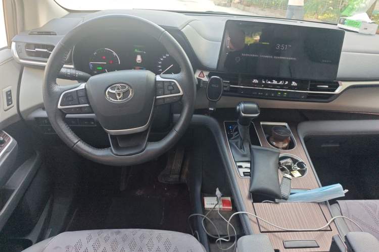 Used Toyota Granvia 2023 2.5L Hybrid Prestige Wellness PLUS Edition Center Console