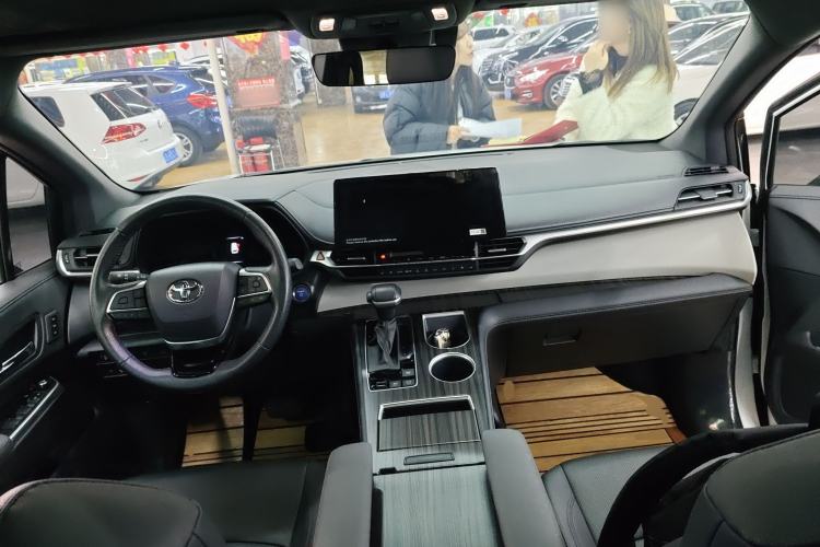 Used Toyota Granvia 2023 2.5L Hybrid Prestige VIP Edition Center Console