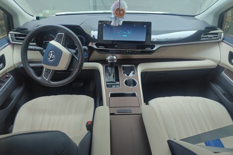 Used Toyota Granvia 2023 2.5L Hybrid Comfort Edition Center Console