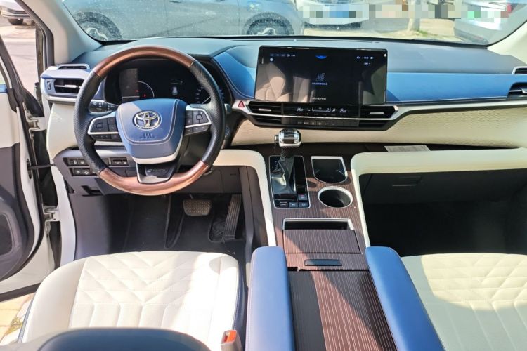 Used Toyota Granvia 2023 2.5L Hybrid Luxury Edition Center Console