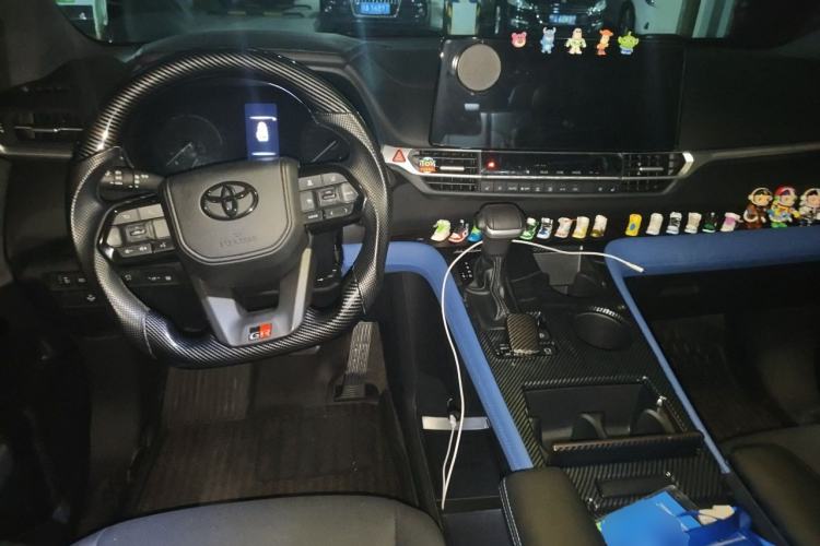 Used Toyota Granvia 2023 2.5L Hybrid Prestige PLUS Edition Center Console