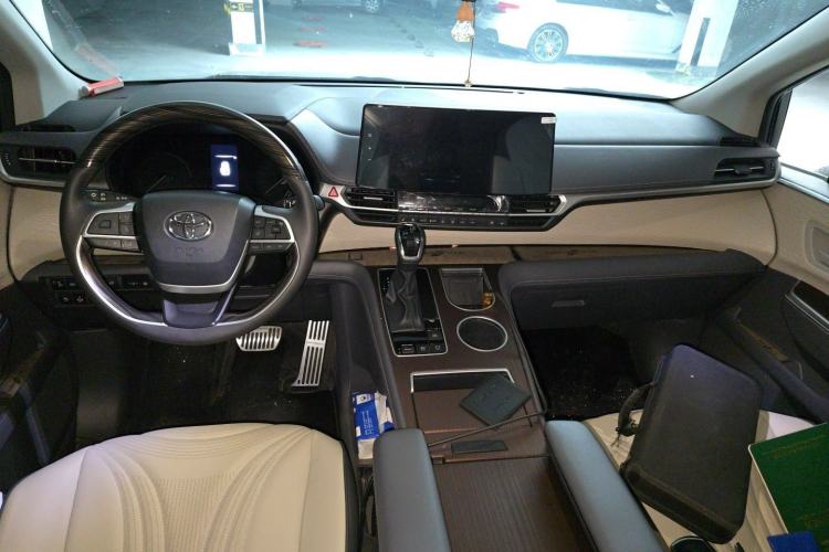 Used Toyota Granvia 2023 2.5L Hybrid Comfort Edition Center Console