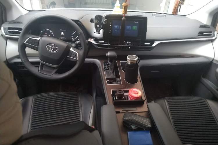Used Toyota Granvia 2023 2.5L Hybrid Luxury Edition Center Console