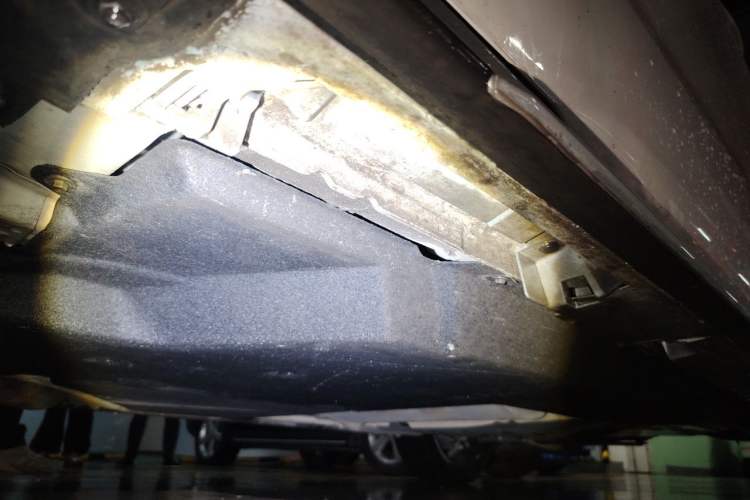 Used Toyota Granvia 2023 2.5L Hybrid Prestige PLUS Edition Chassis Front Left