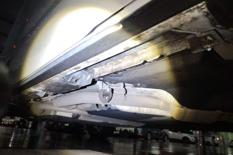Used Toyota Granvia 2023 2.5L Hybrid Prestige PLUS Edition Chassis Front Right