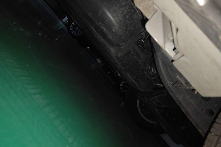 Used Toyota Granvia 2023 2.5L Hybrid Comfort Edition Chassis Rear Left