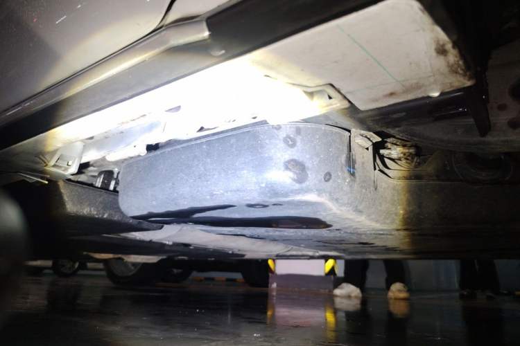 Used Toyota Granvia 2023 2.5L Hybrid Prestige PLUS Edition Chassis Rear Left
