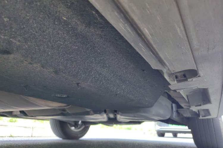 Used Toyota Granvia 2023 2.5L Hybrid Comfort Edition Chassis Rear Left