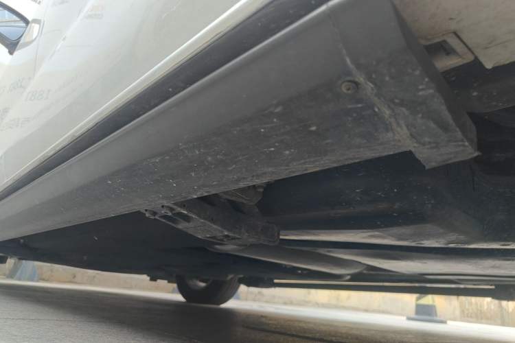 Used Toyota Granvia 2023 2.5L Hybrid Comfort Edition Chassis Rear Left