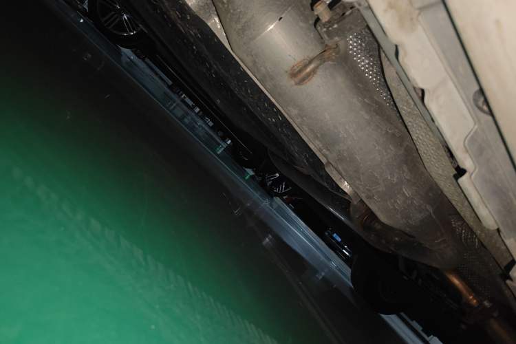 Used Toyota Granvia 2023 2.5L Hybrid Comfort Edition Chassis Rear Right