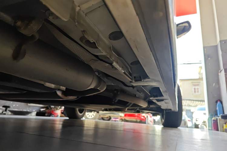 Used Toyota Granvia 2023 2.5L Hybrid Flagship VIP Edition Chassis Rear Right