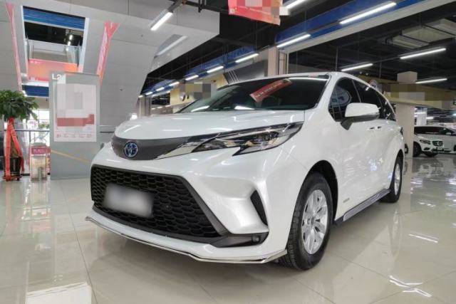 Ojetý Toyota Granvia 2023 2.5L Hybrid Comfort Edition