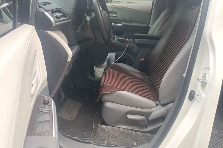 Used Toyota Granvia 2023 2.5L Hybrid Comfort Edition Driver Seat