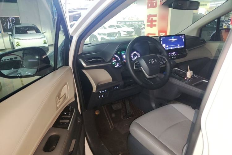 Used Toyota Granvia 2023 2.5L Hybrid Luxury Edition Driver Seat