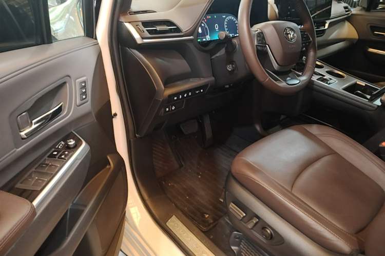 Used Toyota Granvia 2023 2.5L Hybrid Flagship VIP Edition Driver Seat