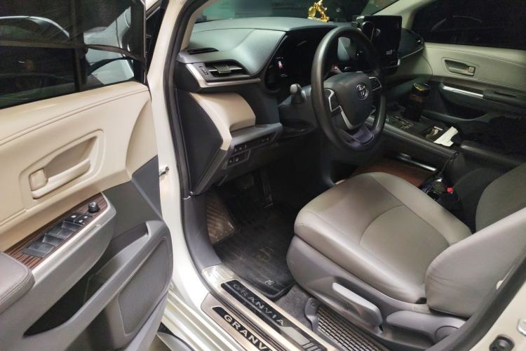 Used Toyota Granvia 2023 2.5L Hybrid Luxury Edition Driver Seat