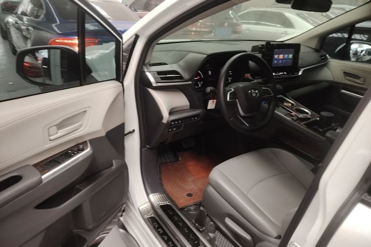 Used Toyota Granvia 2023 2.5L Hybrid Comfort Edition Driver Seat