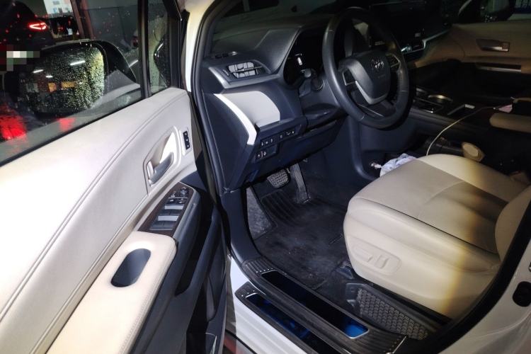 Used Toyota Granvia 2023 2.5L Hybrid Prestige PLUS Edition Driver Seat
