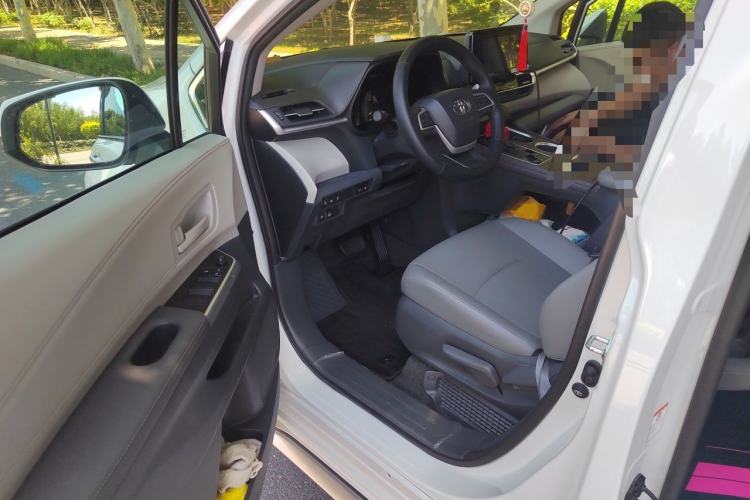 Used Toyota Granvia 2023 2.5L Hybrid Luxury Edition Driver Seat