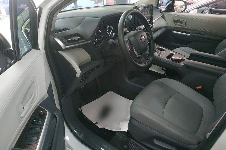 Used Toyota Granvia 2023 2.5L Hybrid Luxury Edition Driver Seat