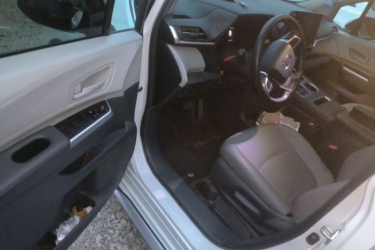 Used Toyota Granvia 2023 2.5L Hybrid Luxury Edition Driver Seat
