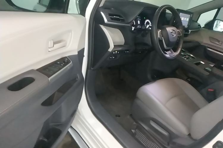 Used Toyota Granvia 2023 2.5L Hybrid Comfort Edition Driver Seat