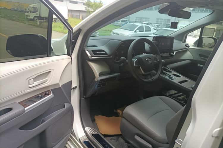 Used Toyota Granvia 2023 2.5L Hybrid Comfort Edition Driver Seat