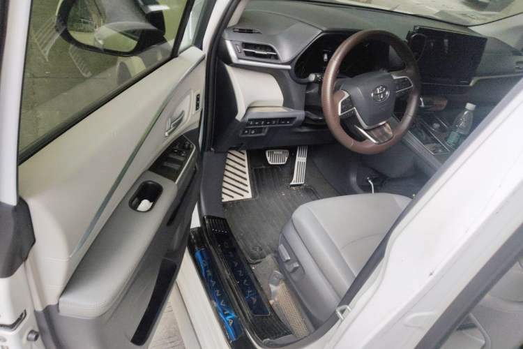 Used Toyota Granvia 2023 2.5L Hybrid Prestige PLUS Edition Driver Seat