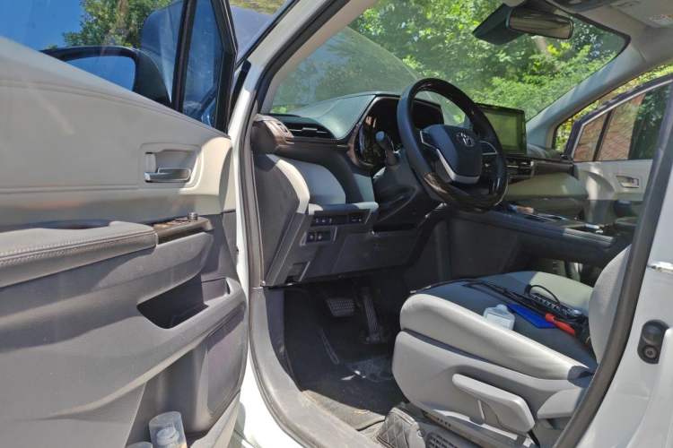 Used Toyota Granvia 2023 2.5L Hybrid Comfort Edition Driver Seat