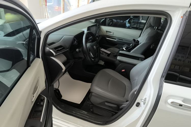 Used Toyota Granvia 2023 2.5L Hybrid Comfort Edition Driver Seat