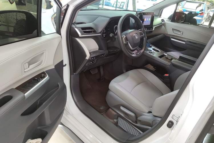 Used Toyota Granvia 2023 2.5L Hybrid Comfort Edition Driver Seat