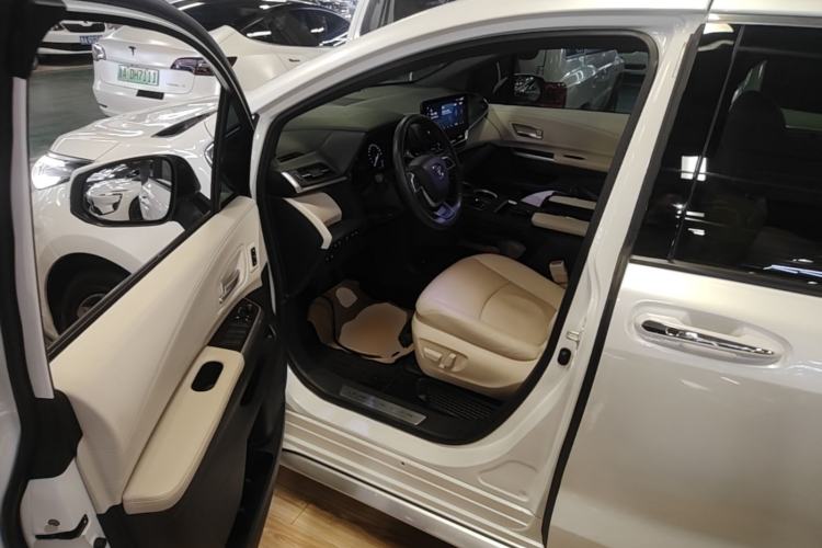 Used Toyota Granvia 2023 2.5L Hybrid Prestige PLUS Edition Driver Seat