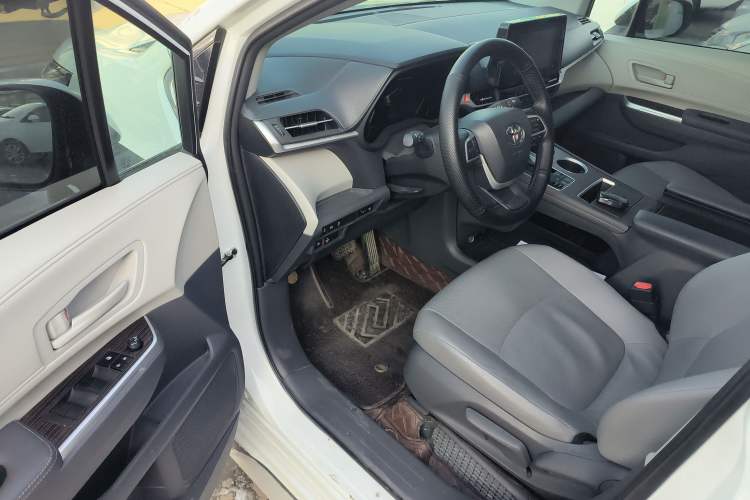 Used Toyota Granvia 2023 2.5L Hybrid Comfort Edition Driver Seat