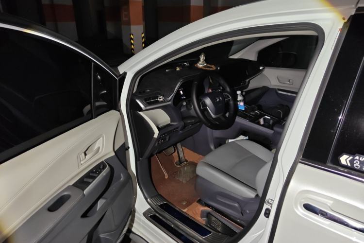 Used Toyota Granvia 2023 2.5L Hybrid Luxury Edition Driver Seat