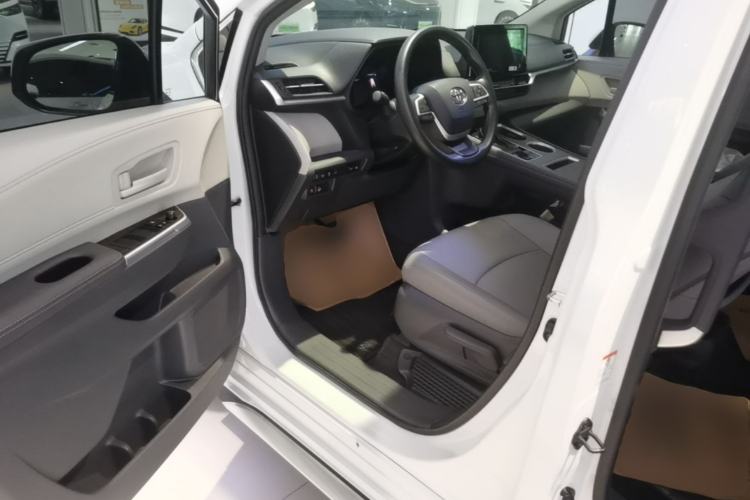 Used Toyota Granvia 2023 2.5L Hybrid Luxury Edition Driver Seat