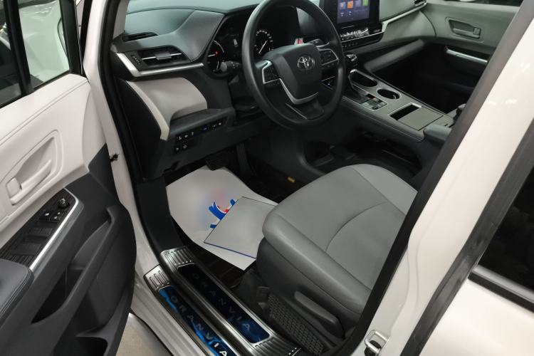 Used Toyota Granvia 2023 2.5L Hybrid Luxury Edition Driver Seat