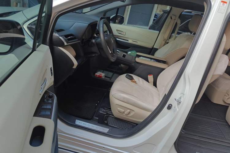 Used Toyota Granvia 2023 2.5L Hybrid Prestige PLUS Edition Driver Seat